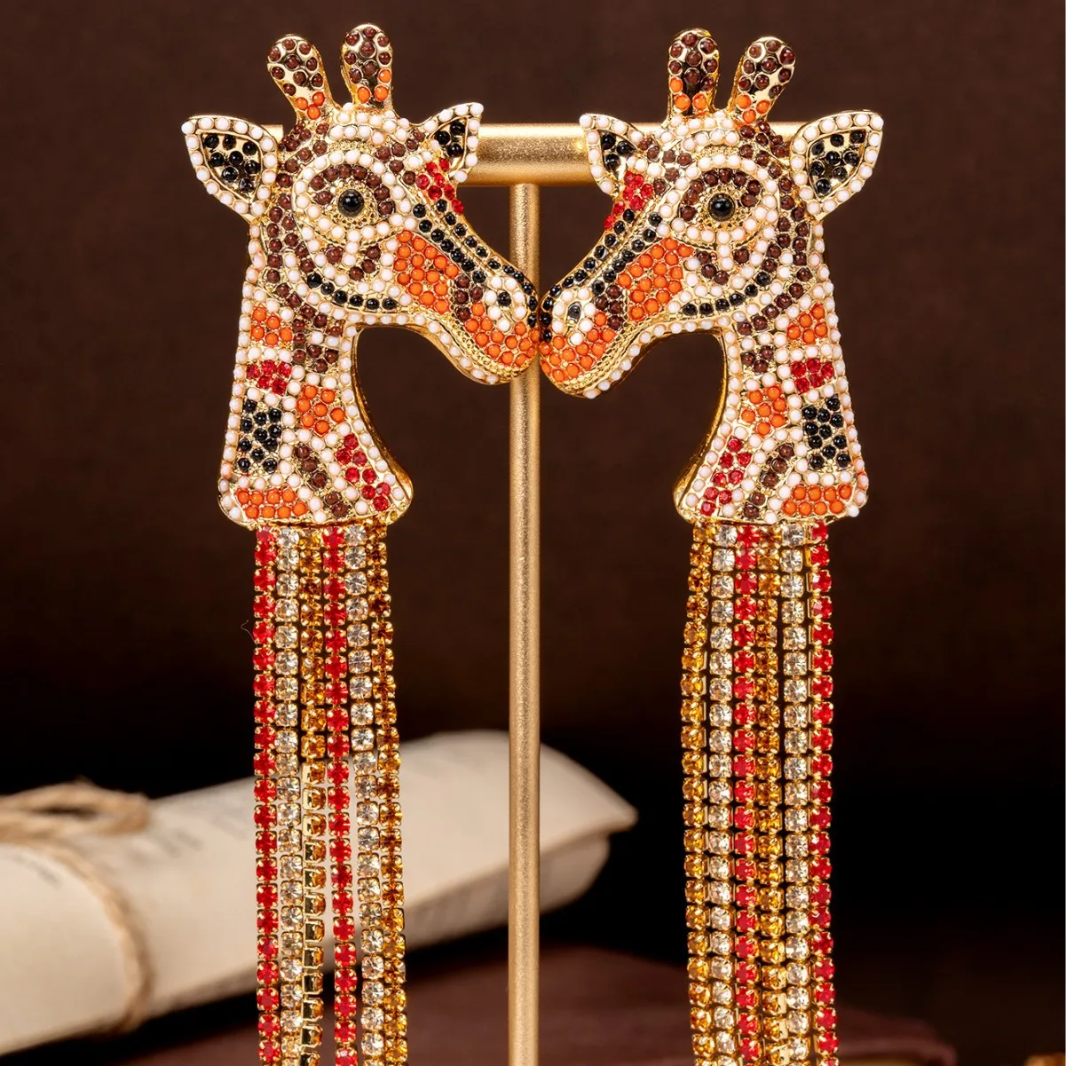 Vintage giraffe tassel earrings, a light luxury and elegant style of earrings, a vintage earrings fully tassels
Vintage giraffe tassel earrings, a light luxury and elegant style of earrings, a vintage earrings fully tassels