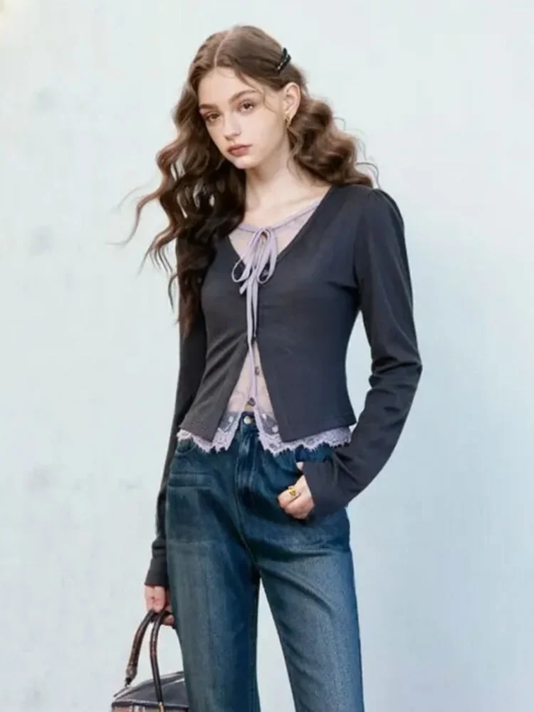 Романтическая кружевная футболка-обманка с поясом, женская, осенняя новинка, в нежном стиле, для повседневной носки, приталенная.
Романтическая кружевная футболка-обманка с поясом, женская, осенняя новинка, в нежном стиле, для повседневной носки, приталенная.