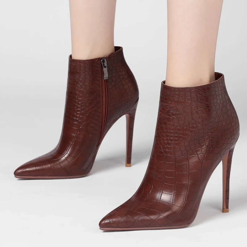 Женские ботильоны в стиле вестерн, новинка 2025, осенние ковбойские ботинки на тонком высоком каблуке, черные, желтые, вечерние танцевальные туфли, большой размер 45
Женские ботильоны в стиле вестерн, новинка 2025, осенние ковбойские ботинки на тонком высоком каблуке, черные, желтые, вечерние танцевальные туфли, большой размер 45