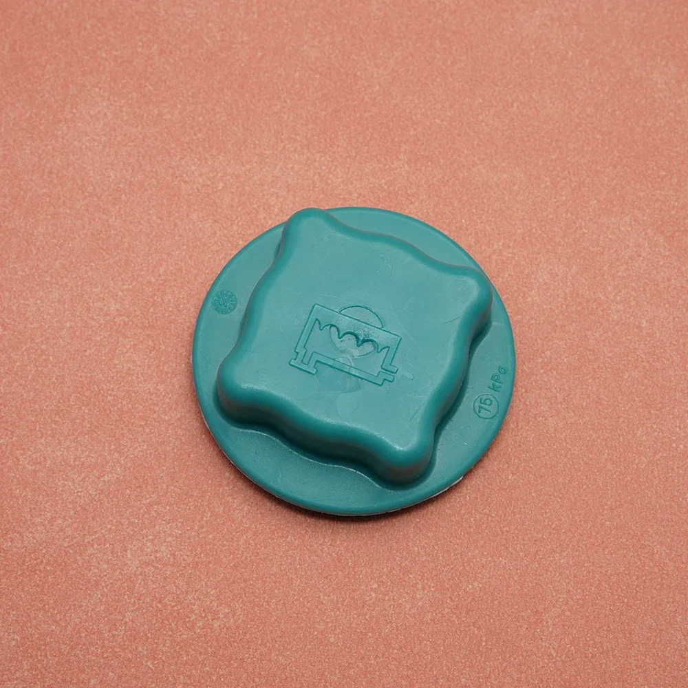 9445462 For Volvo S40 S60 S80 V70 V90 XC70 XC90 C70 Coolant Tank Reservoir Cap Radiator Cap Engine Coolant Cap
9445462 For Volvo S40 S60 S80 V70 V90 XC70 XC90 C70 Coolant Tank Reservoir Cap Radiator Cap Engine Coolant Cap