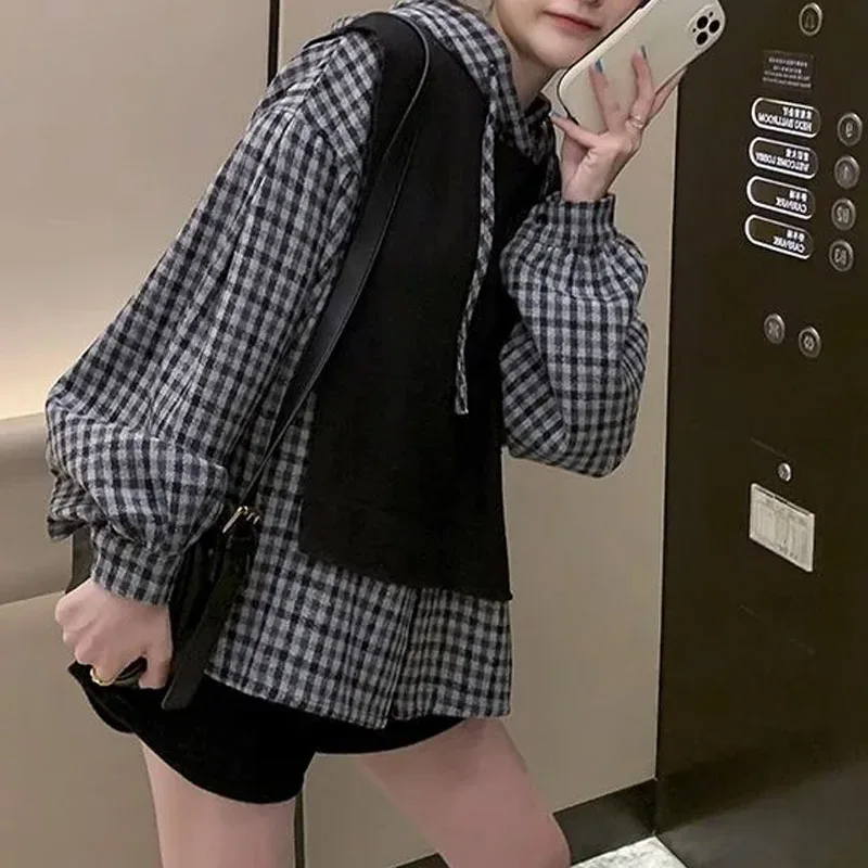 New Korean Style Loose Casual and Versatile Design Niche Top Fake Two-piece Hooded Sweatshirt Women
New Korean Style Loose Casual and Versatile Design Niche Top Fake Two-piece Hooded Sweatshirt Women