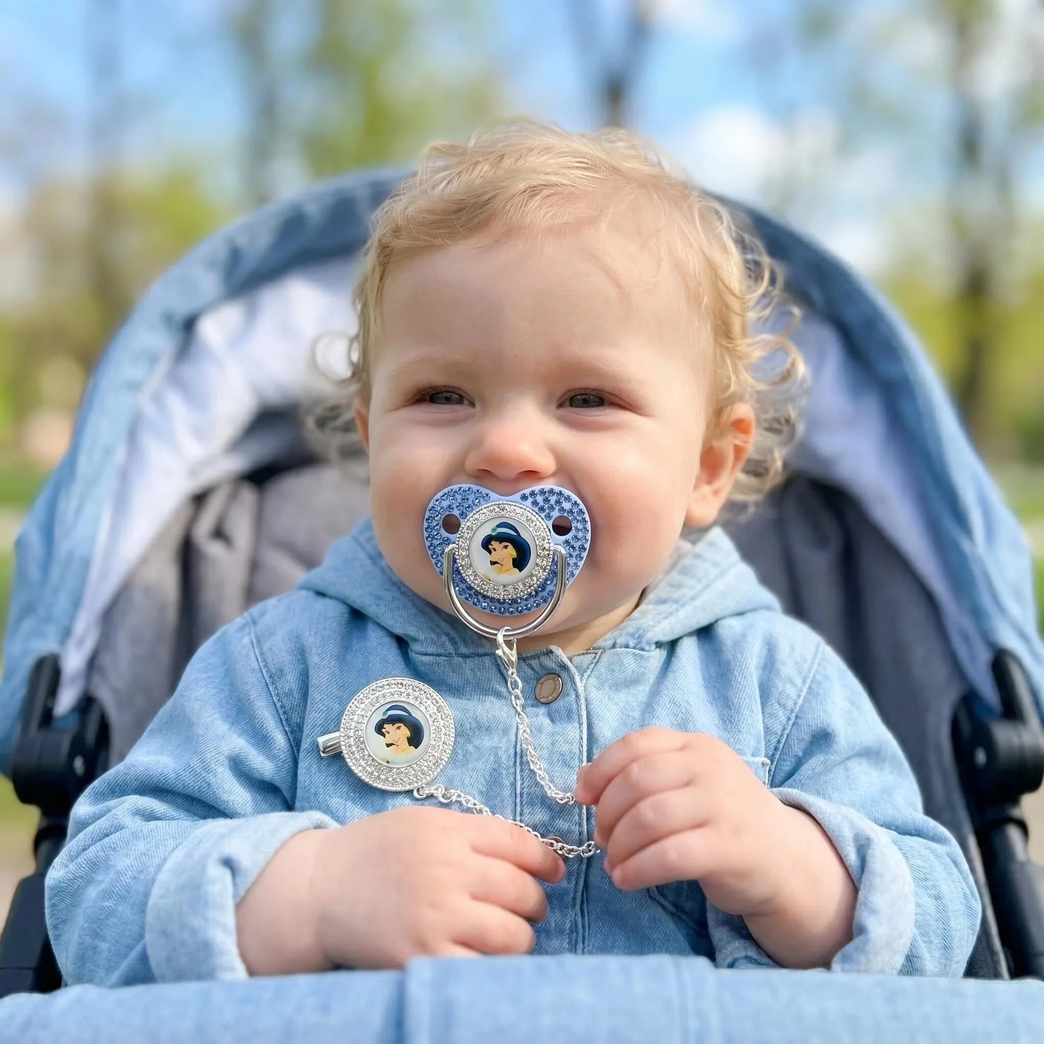 Beautiful baby pacifiers princess stickers pacifier clips zircon for newborns luxurious pacifier holder silicone for baby teeth
Beautiful baby pacifiers princess stickers pacifier clips zircon for newborns luxurious pacifier holder silicone for baby teeth
