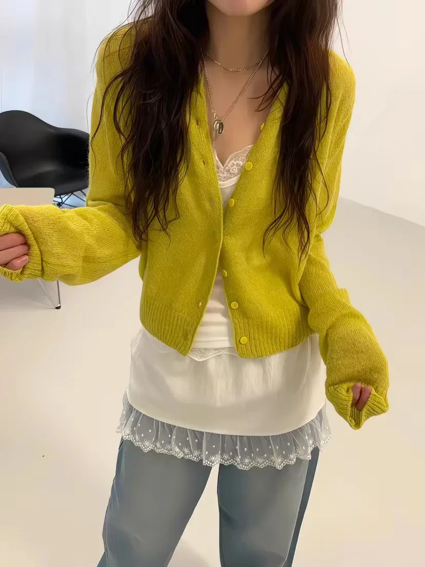Spring 2026 Dongdaemun Korean Style Women's Knitted Cardigan round Neck Candy Color Soft Loose Fit Long Sleeve Pure Color
Spring 2026 Dongdaemun Korean Style Women's Knitted Cardigan round Neck Candy Color Soft Loose Fit Long Sleeve Pure Color