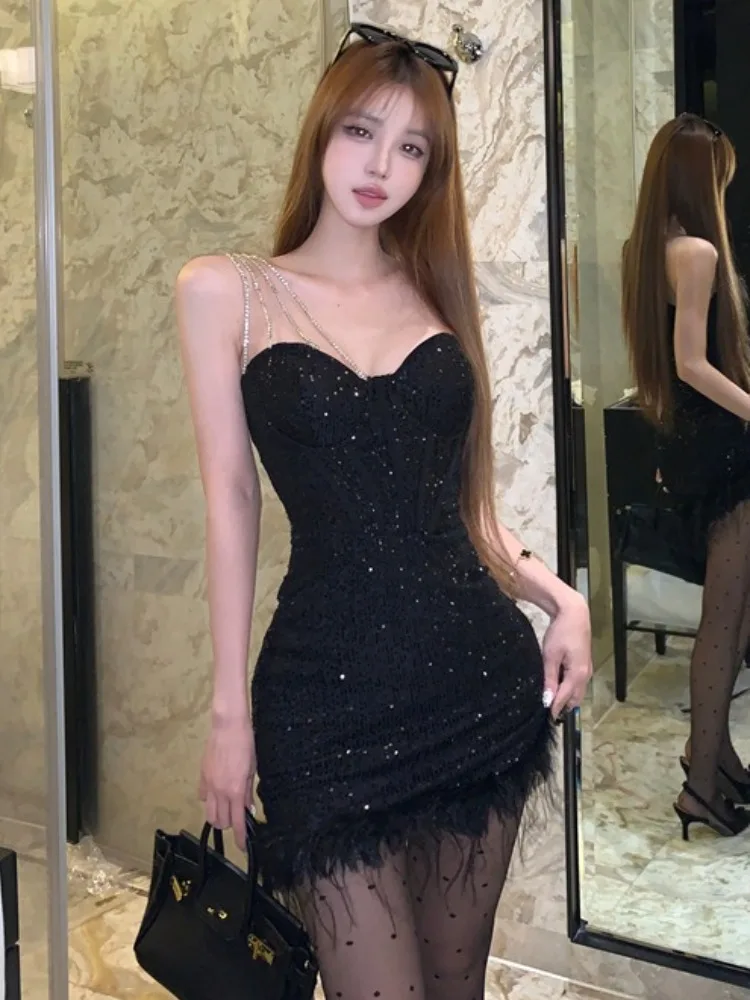 Elegant Fishbone Waist Design Diamond Chain Shoulder Women's Dress Heavy Bead Feather Bodycon Evening Gown Korean Style
Elegant Fishbone Waist Design Diamond Chain Shoulder Women's Dress Heavy Bead Feather Bodycon Evening Gown Korean Style