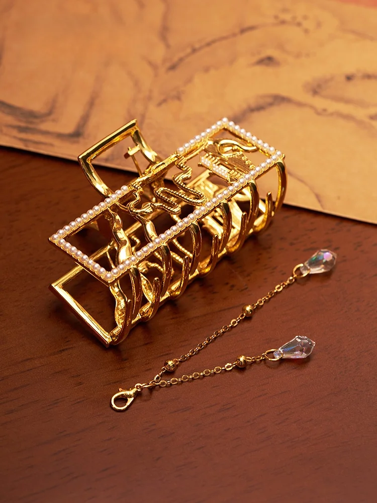 Elegant Beijing Eight Scenic Spot Creative Ancient Style Hair Clip Museum Gift for Women Zinc Alloy Plated 18K Gold Hair Acce...
Elegant Beijing Eight Scenic Spot Creative Ancient Style Hair Clip Museum Gift for Women Zinc Alloy Plated 18K Gold Hair Acce...
