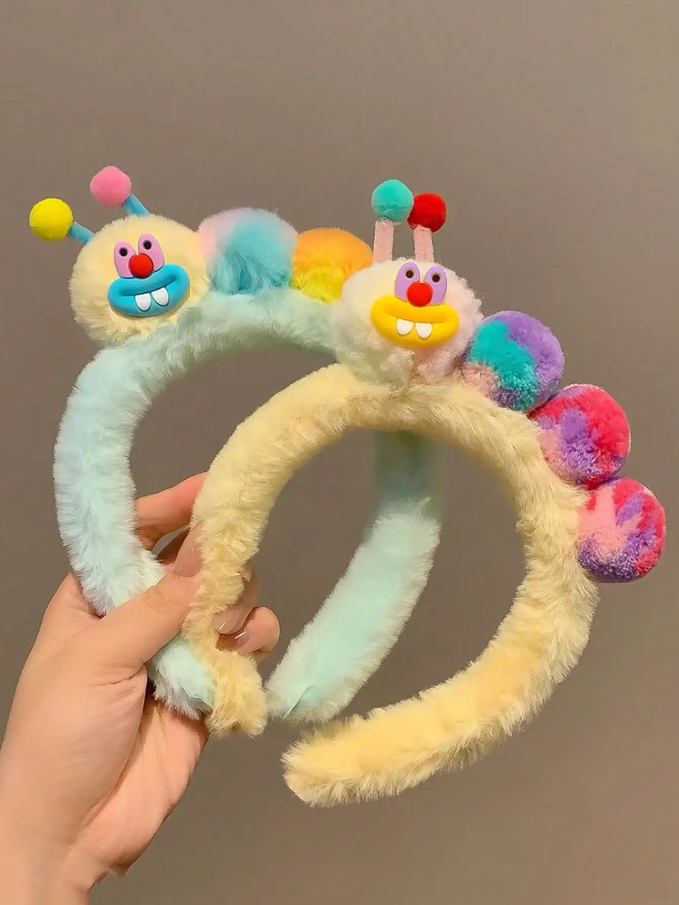 1pc Cute Cartoon Caterpillar Plush Headband, Helps Reduce Face Width, Funny Teeth, Suitable For Washing Face & Makeup, Polyester
1pc Cute Cartoon Caterpillar Plush Headband, Helps Reduce Face Width, Funny Teeth, Suitable For Washing Face & Makeup, Polyester