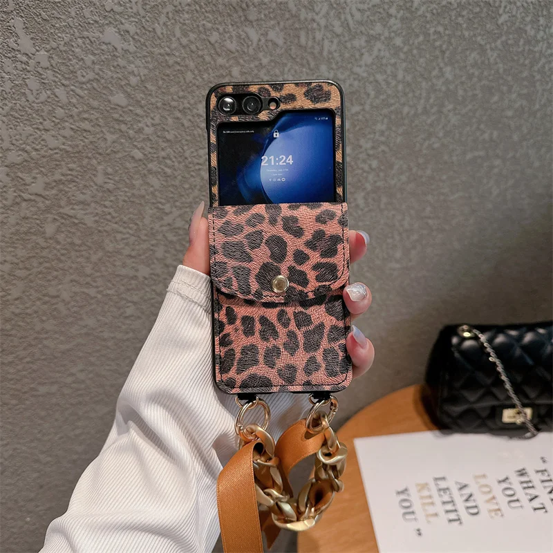 Жесткий чехол для телефона из искусственной кожи с леопардовым принтом для Samsung Galaxy S25Ultra Z Flip 3 4 5 6, чехол с слотом для карт, цепочка на запястье, чехол для Zflip3 Zflip
Жесткий чехол для телефона из искусственной кожи с леопардовым принтом для Samsung Galaxy S25Ultra Z Flip 3 4 5 6, чехол с слотом для карт, цепочка на запястье, чехол для Zflip3 Zflip