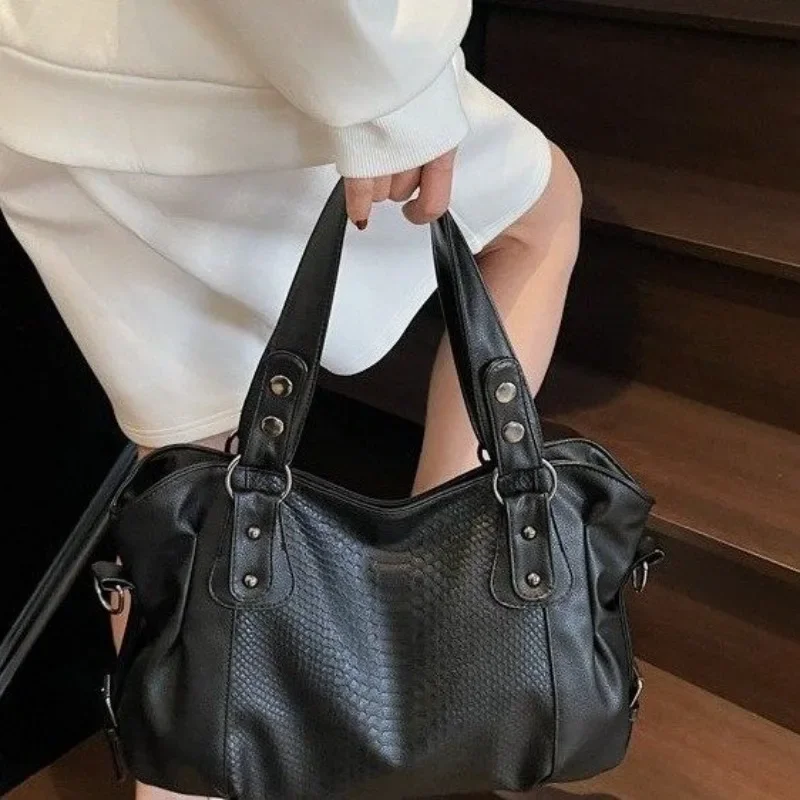 Elegant Fashion Forward Textured Satchel For Women Luxury Designer Leather Large Capacity Diaper Bag For Commuter Simple Chic
Elegant Fashion Forward Textured Satchel For Women Luxury Designer Leather Large Capacity Diaper Bag For Commuter Simple Chic