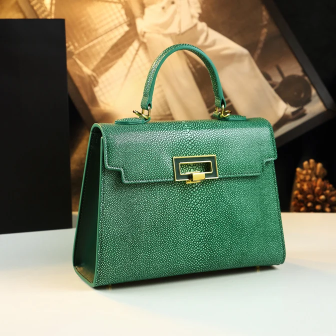 Luxury Fashion Genuine Leather Women's Handbags 2023 New Pearl Fish Pattern Lady Shell Bag Commuter Shoulder Messenger Bags
Luxury Fashion Genuine Leather Women's Handbags 2023 New Pearl Fish Pattern Lady Shell Bag Commuter Shoulder Messenger Bags