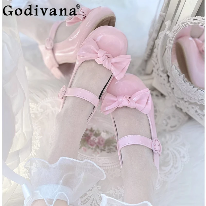 Elegant Princess Japanese Lolita High Heels Versatile Soft Girl Bow Removable Round Head Thick Heel Mary Jane Single Shoes
Elegant Princess Japanese Lolita High Heels Versatile Soft Girl Bow Removable Round Head Thick Heel Mary Jane Single Shoes