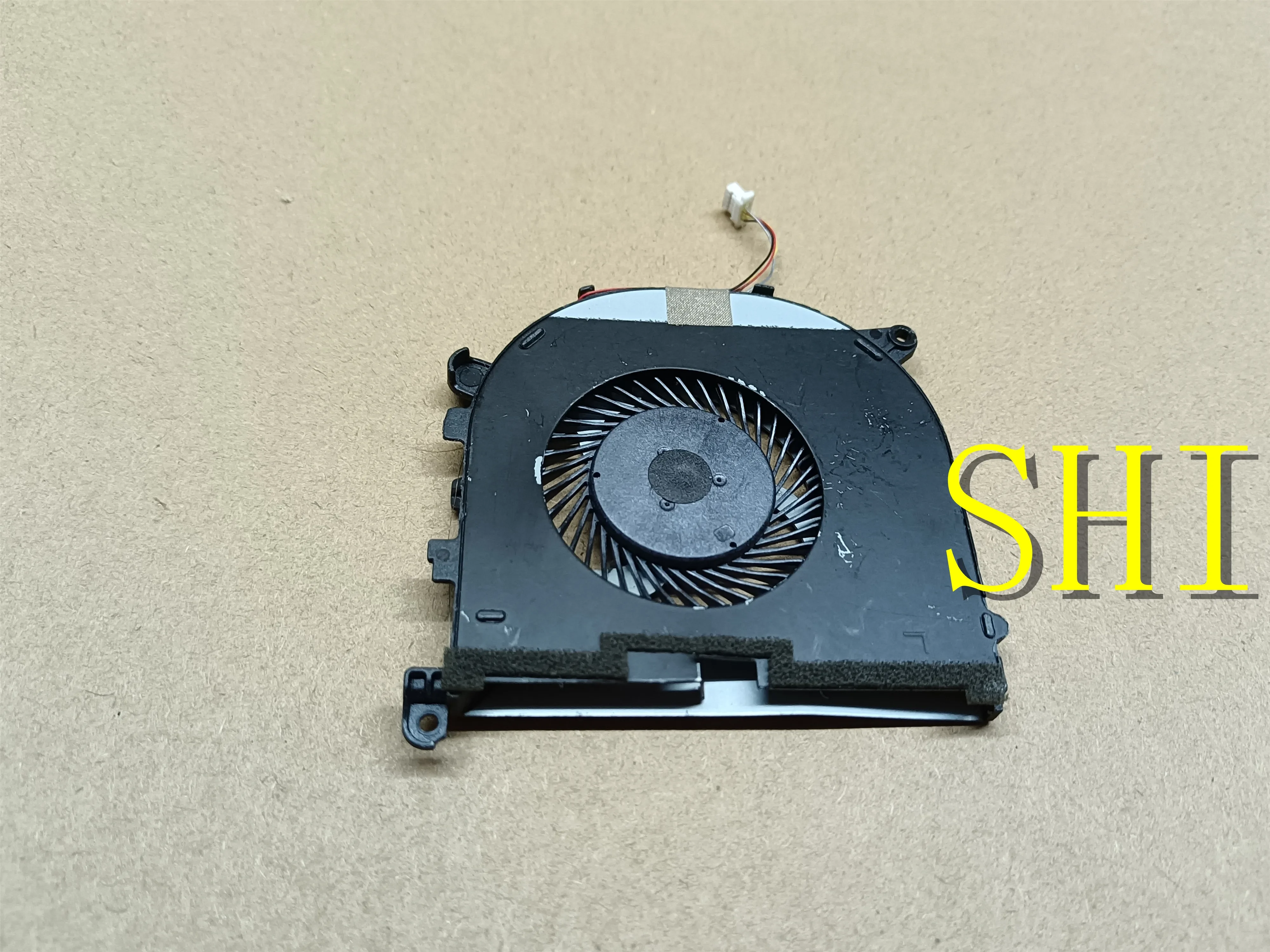 0RVTXY используется охлаждение для ноутбука Dell XPS 15 9550 серии, охлаждающий вентилятор процессора RVTXY, бесплатная доставка
0RVTXY используется охлаждение для ноутбука Dell XPS 15 9550 серии, охлаждающий вентилятор процессора RVTXY, бесплатная доставка