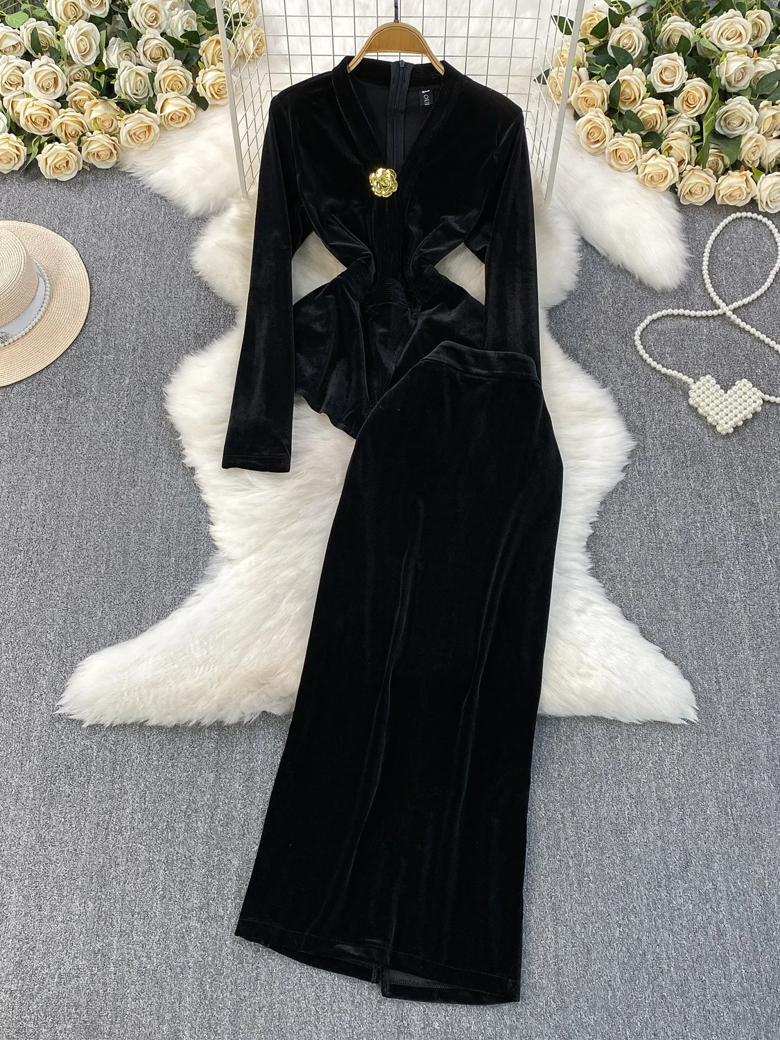 Hebe Sle Velvet Long Sve V-Ne Топ с высокой талией для похудения Ba Сплит-юбка Комплект с металлическим цветком Embellied Ele Faionable
Hebe Sle Velvet Long Sve V-Ne Топ с высокой талией для похудения Ba Сплит-юбка Комплект с металлическим цветком Embellied Ele Faionable