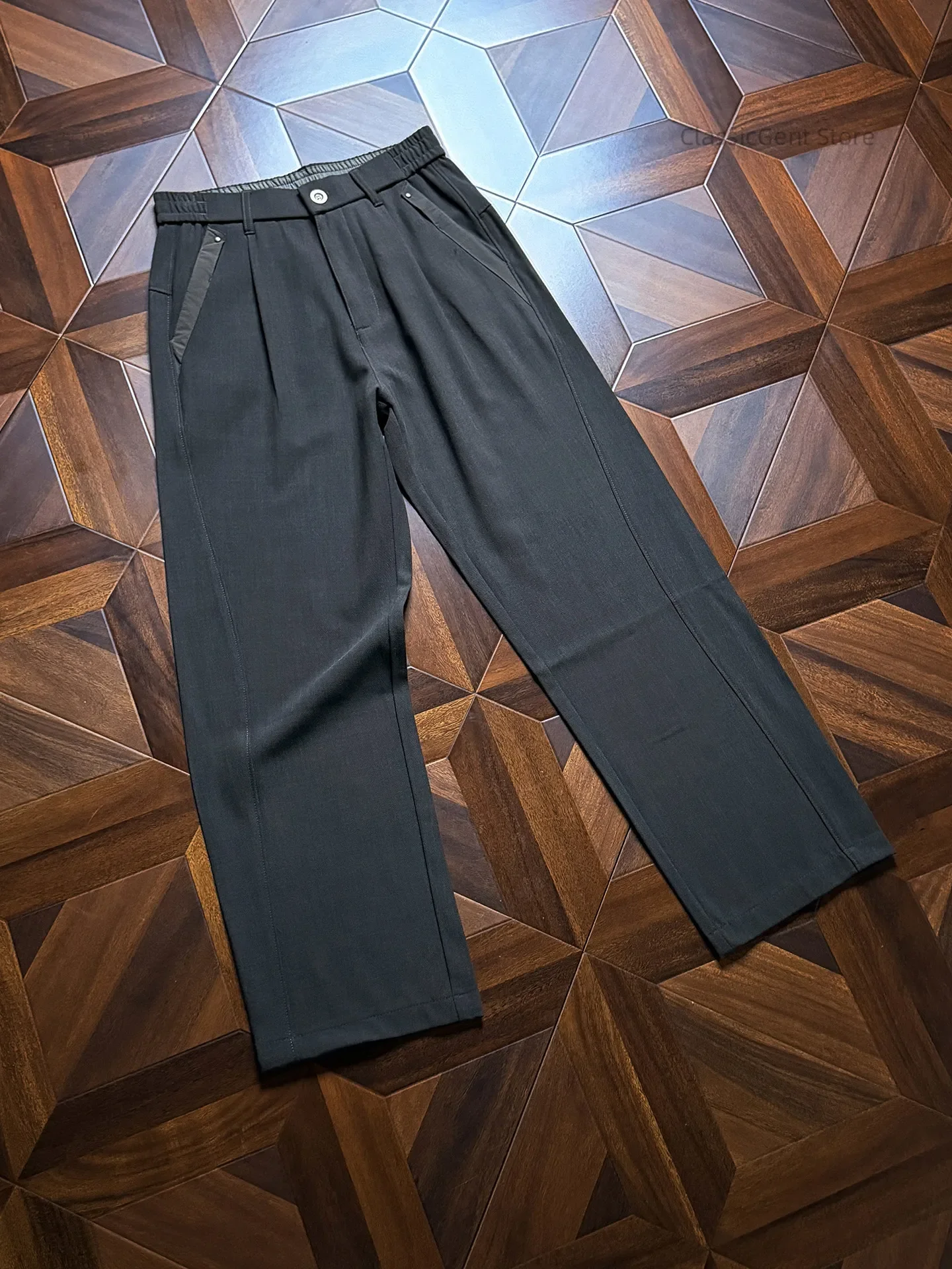 High content of Modal cotton wool, soft waxy and skin-friendly 8.5OZ loose drape casual pants
High content of Modal cotton wool, soft waxy and skin-friendly 8.5OZ loose drape casual pants