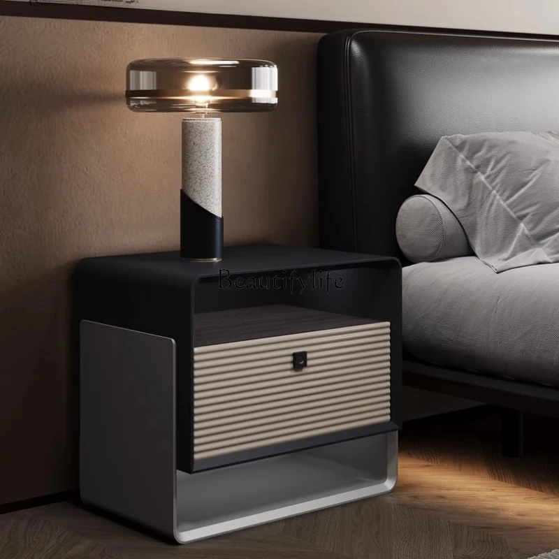 Italian minimalist solid wood bedside table light luxury intelligent wireless charging bedside table
Italian minimalist solid wood bedside table light luxury intelligent wireless charging bedside table
