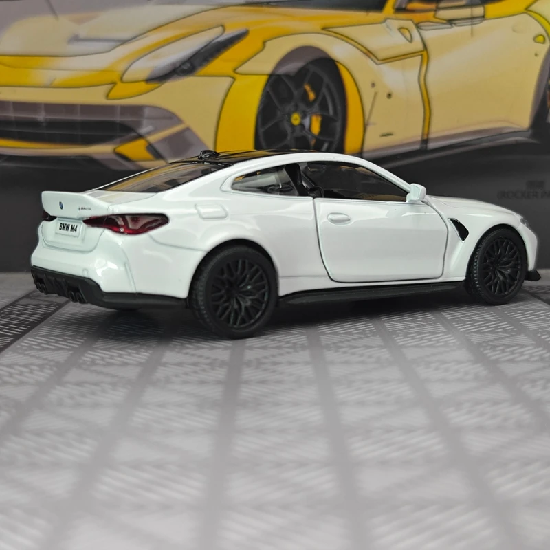 1:36 simulation BMW M4 CSL alloy supercar model, doors can be opened suitable for collection and can be given as a gift
1:36 simulation BMW M4 CSL alloy supercar model, doors can be opened suitable for collection and can be given as a gift