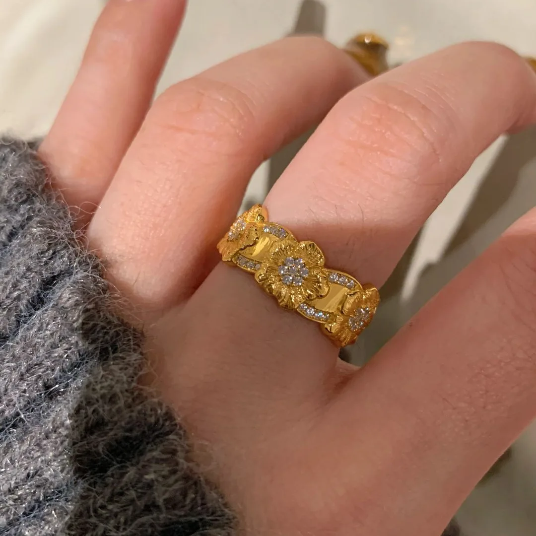 Vintage brushed diamond studded sun flower rings for women exquisite design sweet Couple style ring wedding fine jewelry
Vintage brushed diamond studded sun flower rings for women exquisite design sweet Couple style ring wedding fine jewelry