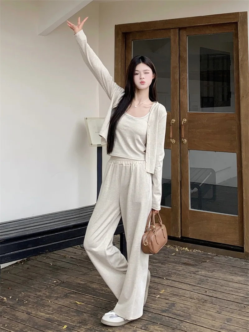 Sweet Hot Girl Casual Suit Women's Autumn and Winter Long-sleeved Cardigan Camisole High Waisted Wide Leg Pants Three-piece Set
Sweet Hot Girl Casual Suit Women's Autumn and Winter Long-sleeved Cardigan Camisole High Waisted Wide Leg Pants Three-piece Set