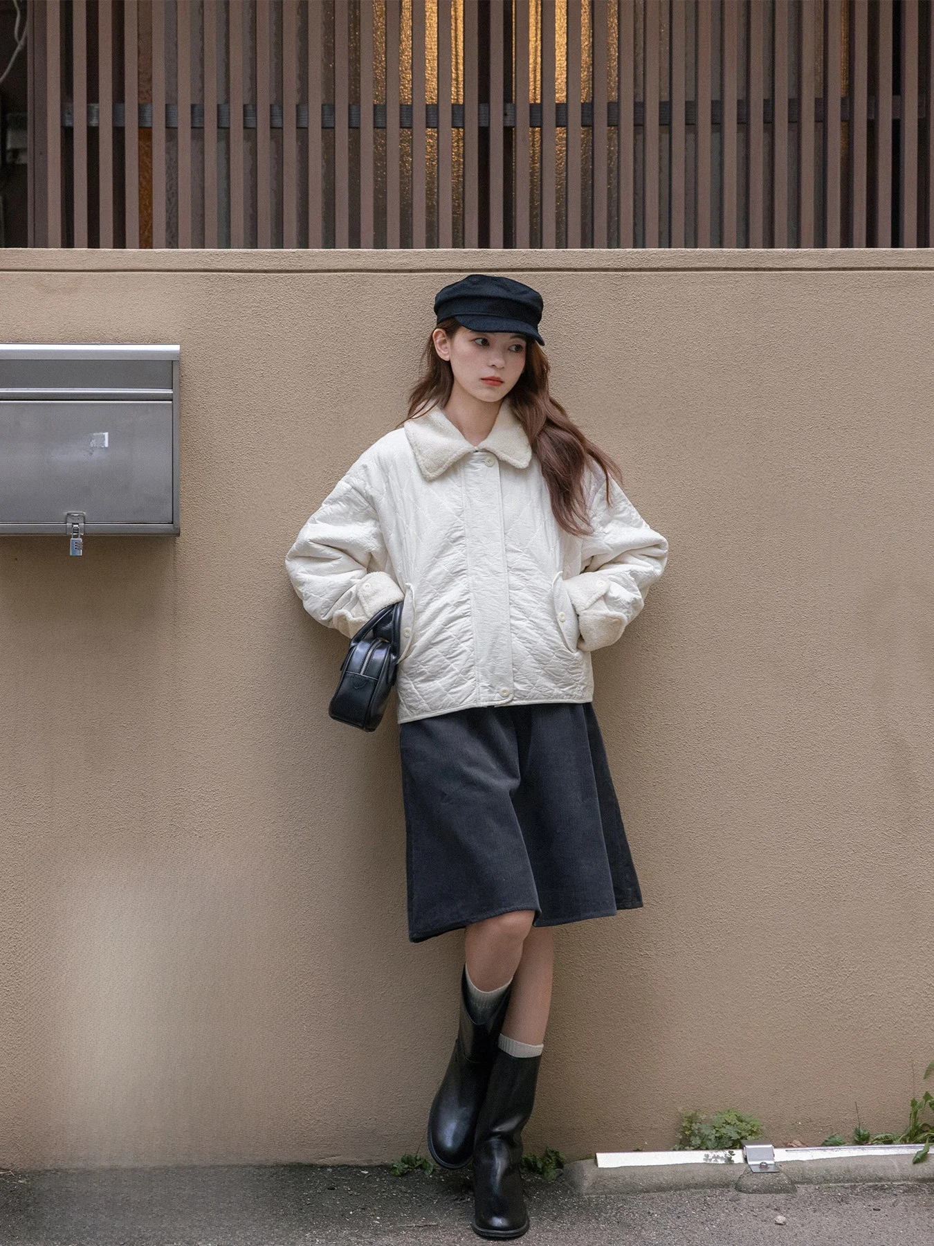 Белое женское пальто с меховым воротником ягненка Cherry Blossom, легкое стеганое хлопковое пальто на зиму
Белое женское пальто с меховым воротником ягненка Cherry Blossom, легкое стеганое хлопковое пальто на зиму