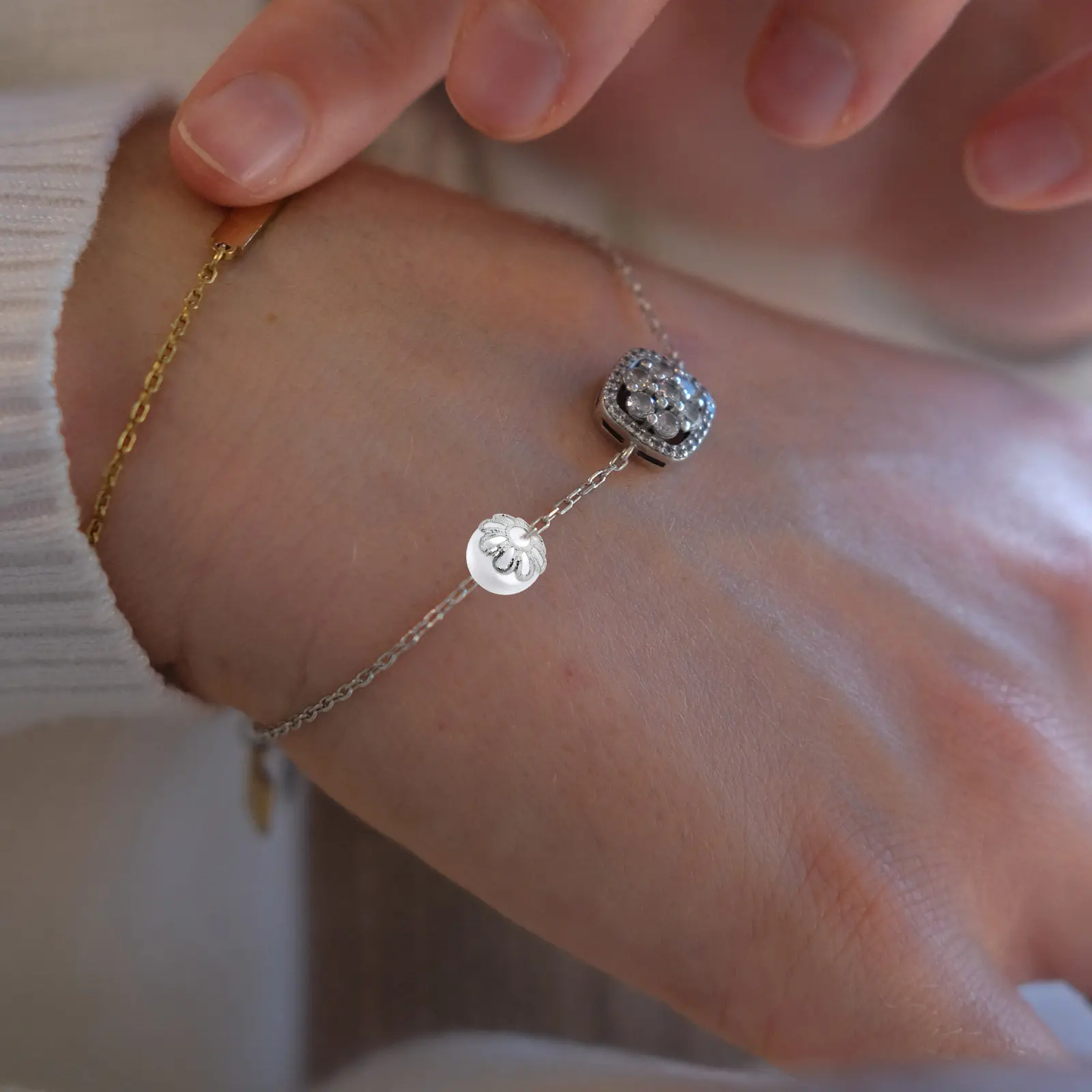 100 шт. филигранных ажурных колпачков-цветов для бусин, концевые заглушки для изготовления ювелирных изделий и поделок своими руками
100 шт. филигранных ажурных колпачков-цветов для бусин, концевые заглушки для изготовления ювелирных изделий и поделок своими руками