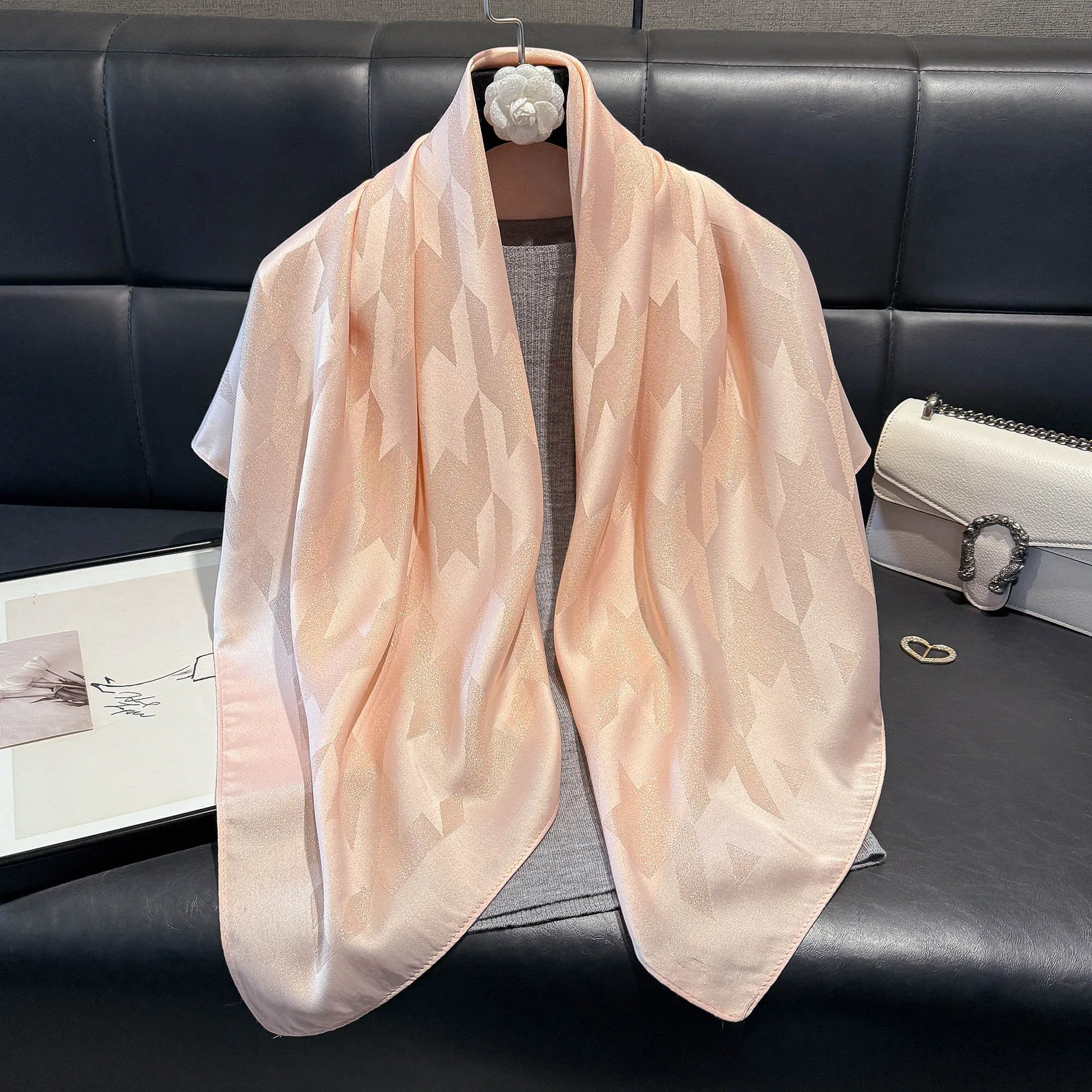 New Fashion 90 Square Scarf Women's Thousand Bird Grid Scarf Headscarf Versatile Day Silk Cotton Silk Scarf Retro
New Fashion 90 Square Scarf Women's Thousand Bird Grid Scarf Headscarf Versatile Day Silk Cotton Silk Scarf Retro