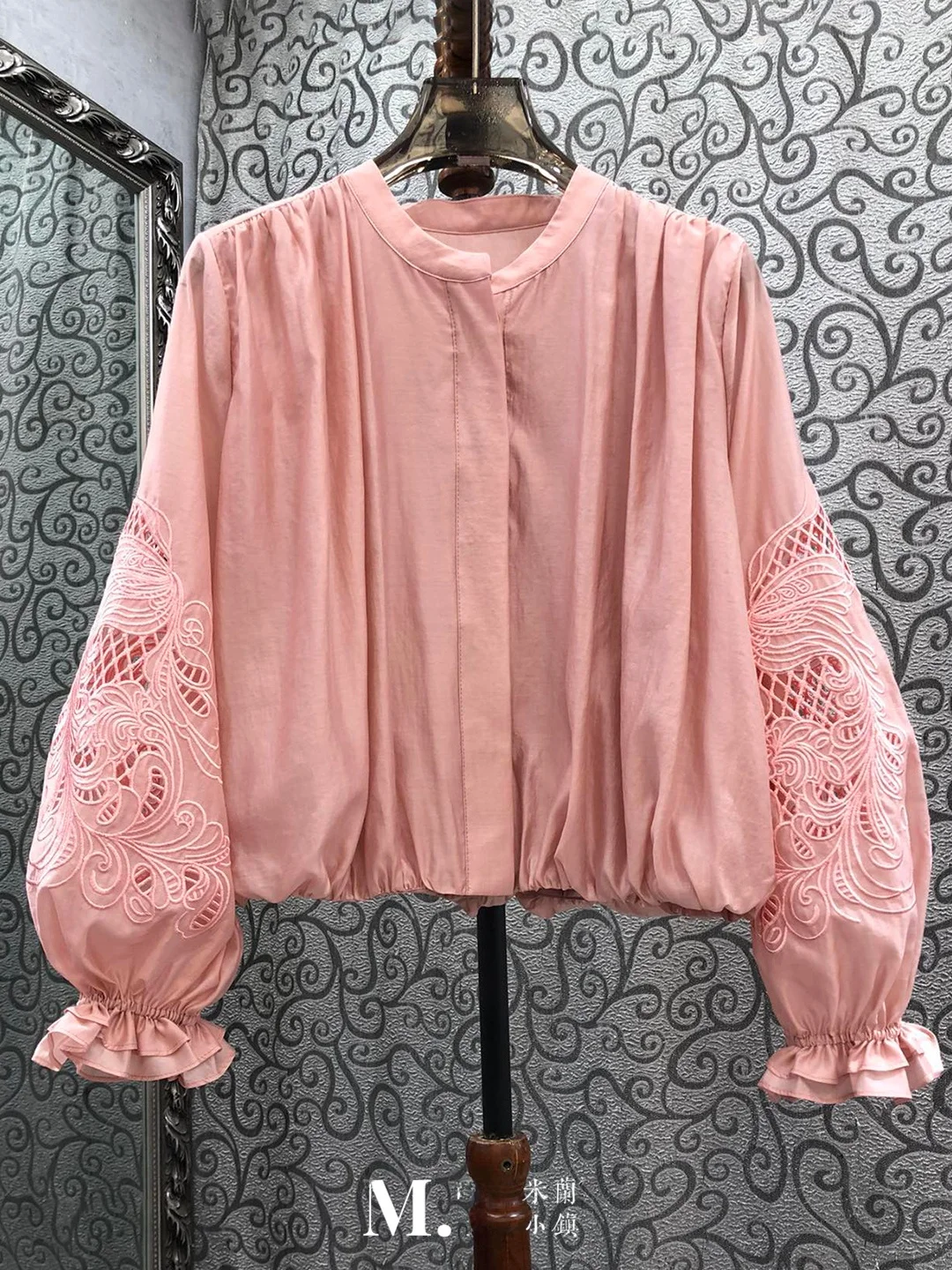 Milan Small Town South Oil Version Luxury Pure Color Lightweight Embroidered Lantern Sleeve Hidden Button Shirt D28 Women's F...
Milan Small Town South Oil Version Luxury Pure Color Lightweight Embroidered Lantern Sleeve Hidden Button Shirt D28 Women's F...