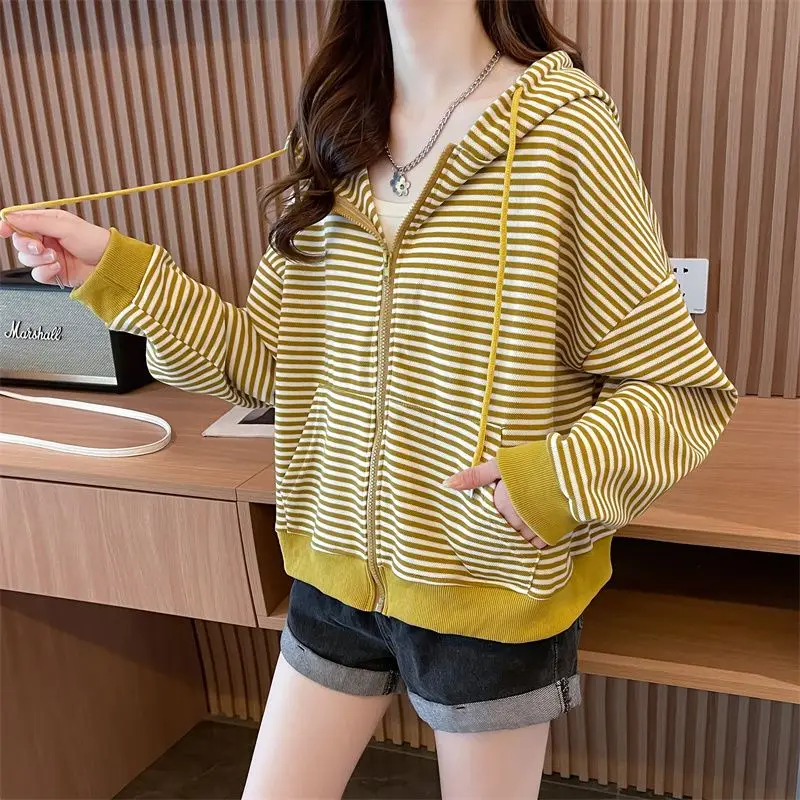 Полосатая толстовка с короткими рукавами, свободный крой, весенне-осенний пуловер
Полосатая толстовка с короткими рукавами, свободный крой, весенне-осенний пуловер