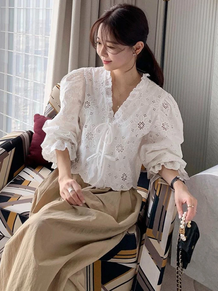 Korean Fashion Shirts V Neck Puff Sleeve Solid Color Lace-up Hook Flower Hollow Blouses Crop Tops Elegant Loose Women's Clothing
Korean Fashion Shirts V Neck Puff Sleeve Solid Color Lace-up Hook Flower Hollow Blouses Crop Tops Elegant Loose Women's Clothing