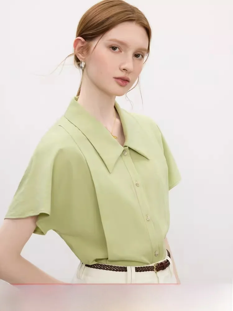 Ретро-рубашка для женщин, летняя коллекция 2025, новый стиль, с коротким рукавом, отложным воротником, дышащая, из полиэстера, однотонная, свободного кроя.
Ретро-рубашка для женщин, летняя коллекция 2025, новый стиль, с коротким рукавом, отложным воротником, дышащая, из полиэстера, однотонная, свободного кроя.