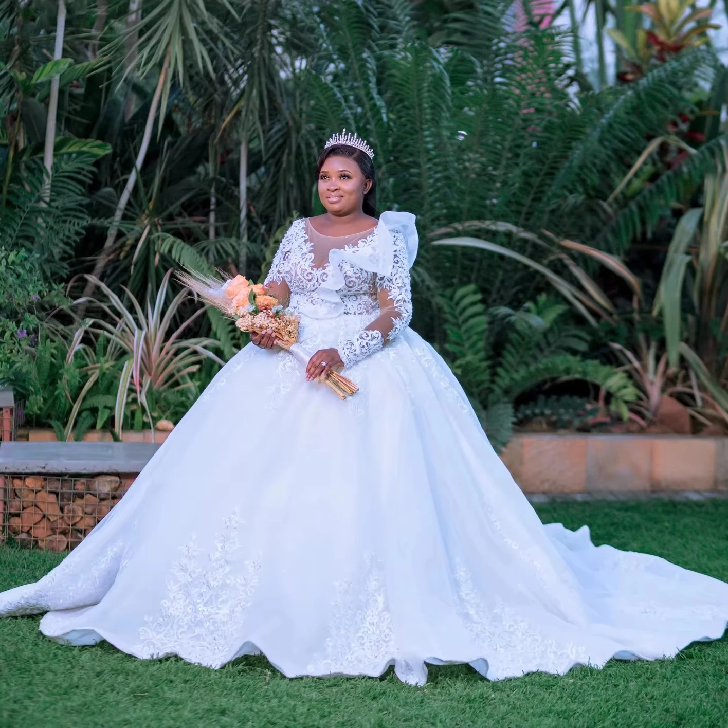 Customized Ball Gown Wedding Dresses Long Sleeve Lace Bridal Gowns Princess Wedding Party Gown Plus Size
Customized Ball Gown Wedding Dresses Long Sleeve Lace Bridal Gowns Princess Wedding Party Gown Plus Size