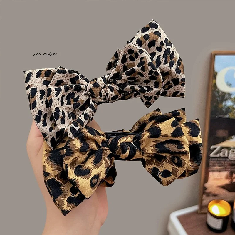 Vintage Leopard Print Bow Premium Hair Clip For Women Girls Trendy Large Bow Hair Clips Versatile Hair Accessories Gifts
Vintage Leopard Print Bow Premium Hair Clip For Women Girls Trendy Large Bow Hair Clips Versatile Hair Accessories Gifts