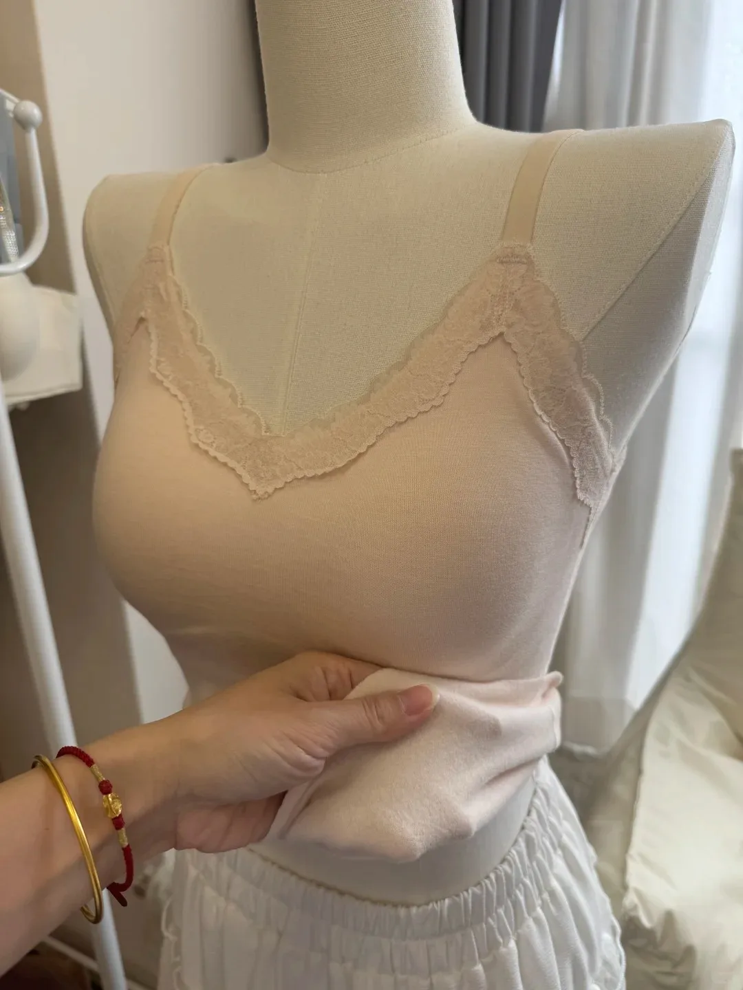 Warm Velvet Camisole Vest Women's Base Layer Top with Lace Trim V-Neck Winter No Bra Underwear Can Be Worn Outerwear
Warm Velvet Camisole Vest Women's Base Layer Top with Lace Trim V-Neck Winter No Bra Underwear Can Be Worn Outerwear