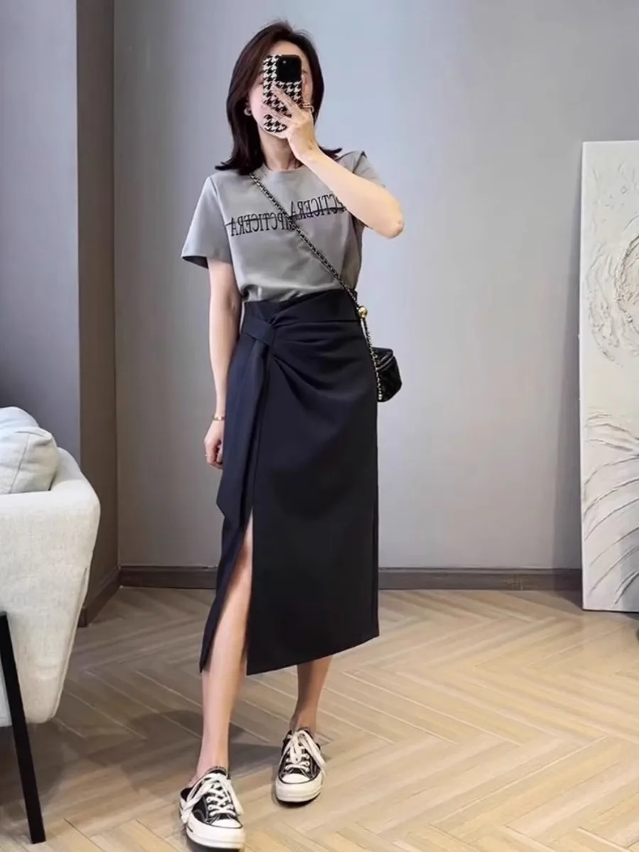 Fashionable Casual Print Set Women's Summer Short Sleeve T-Shirt Asymmetrical Skirt Two-Piece Suit Stylish Ensemble
Fashionable Casual Print Set Women's Summer Short Sleeve T-Shirt Asymmetrical Skirt Two-Piece Suit Stylish Ensemble