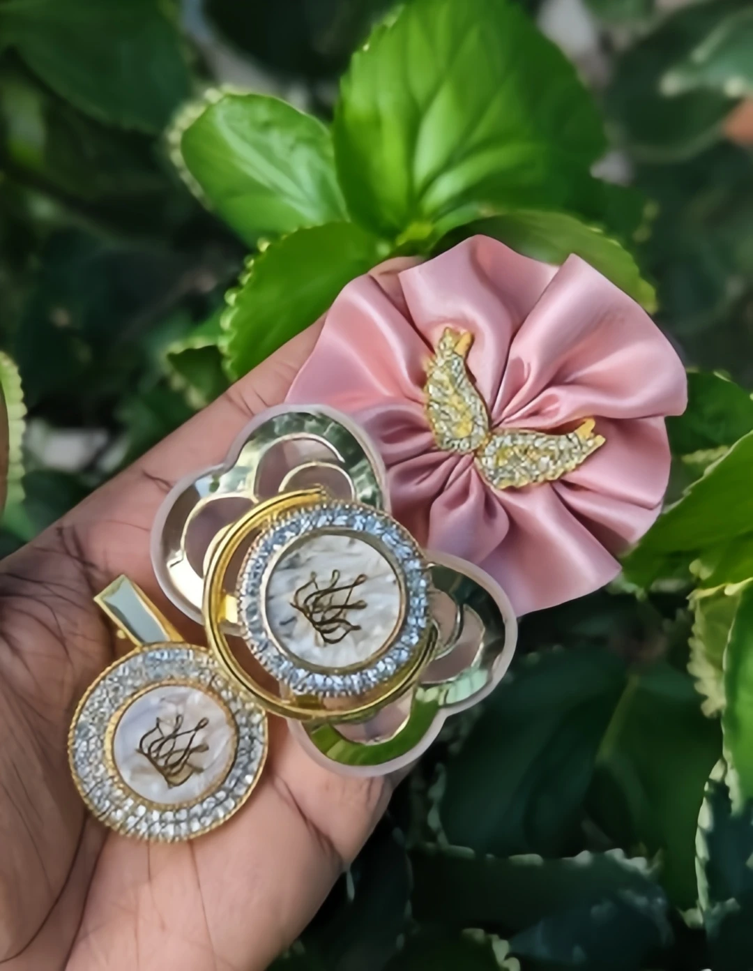 Dollbling Glam Luxury Rhinestones Gold Pacifier Flower Wings Dummy Any Image Initial Letter Pearly Marble Soother Clips
Dollbling Glam Luxury Rhinestones Gold Pacifier Flower Wings Dummy Any Image Initial Letter Pearly Marble Soother Clips
