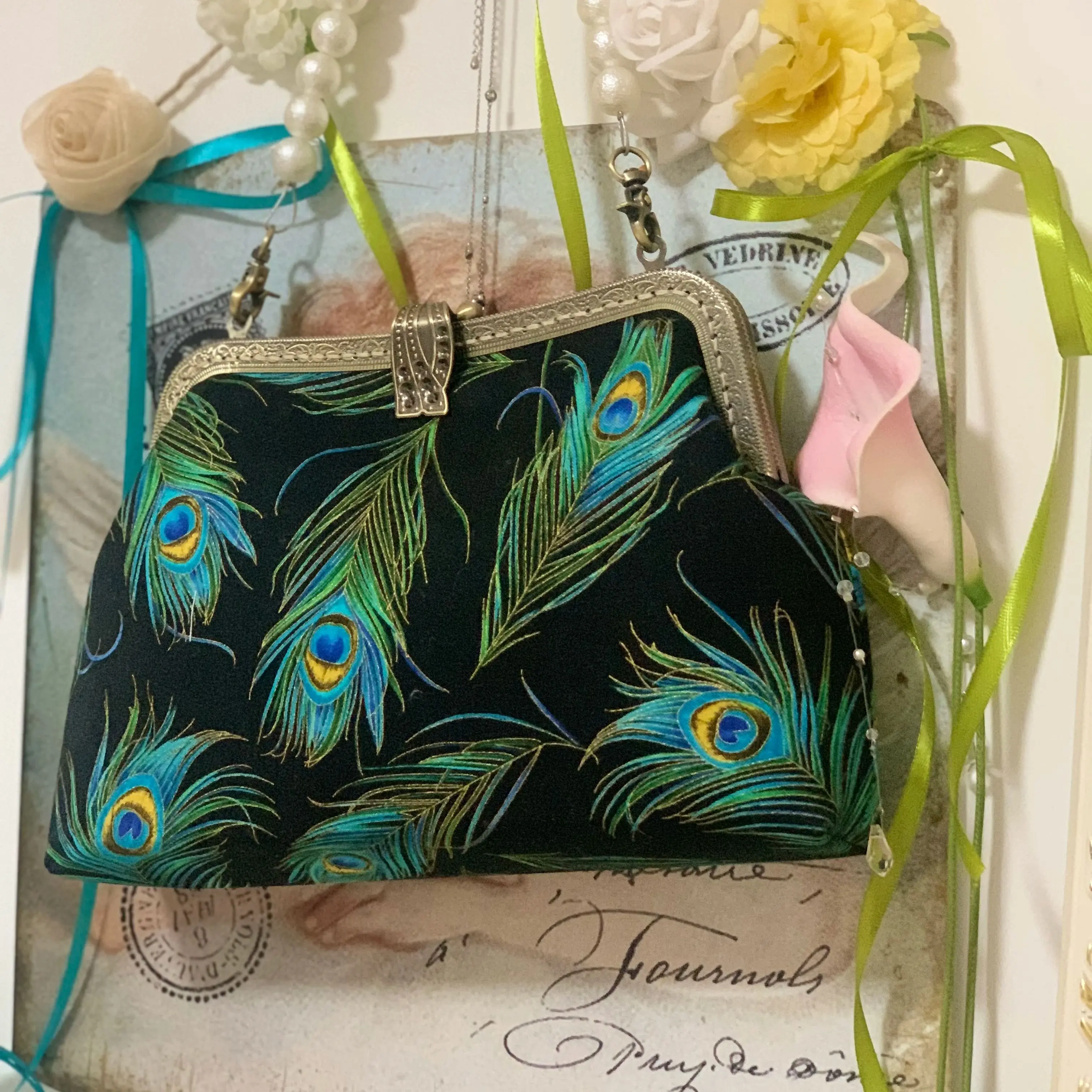 ОЧЕНЬ В ВИНТАЖНОЙ Пакет гобеленов Синий и черный альтернативный тканевый специальный клатч с звеном цепи Жемчужная ручка Металлический каркас
ОЧЕНЬ В ВИНТАЖНОЙ Пакет гобеленов Синий и черный альтернативный тканевый специальный клатч с звеном цепи Жемчужная ручка Металлический каркас