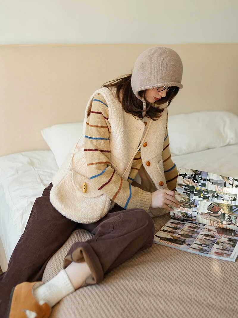 Vintage Wool Lamb Velvet Musoom Button Waistcoat Corner Button Crossbody Polyester Fiber Winter Women's Jaet Vest
Vintage Wool Lamb Velvet Musoom Button Waistcoat Corner Button Crossbody Polyester Fiber Winter Women's Jaet Vest