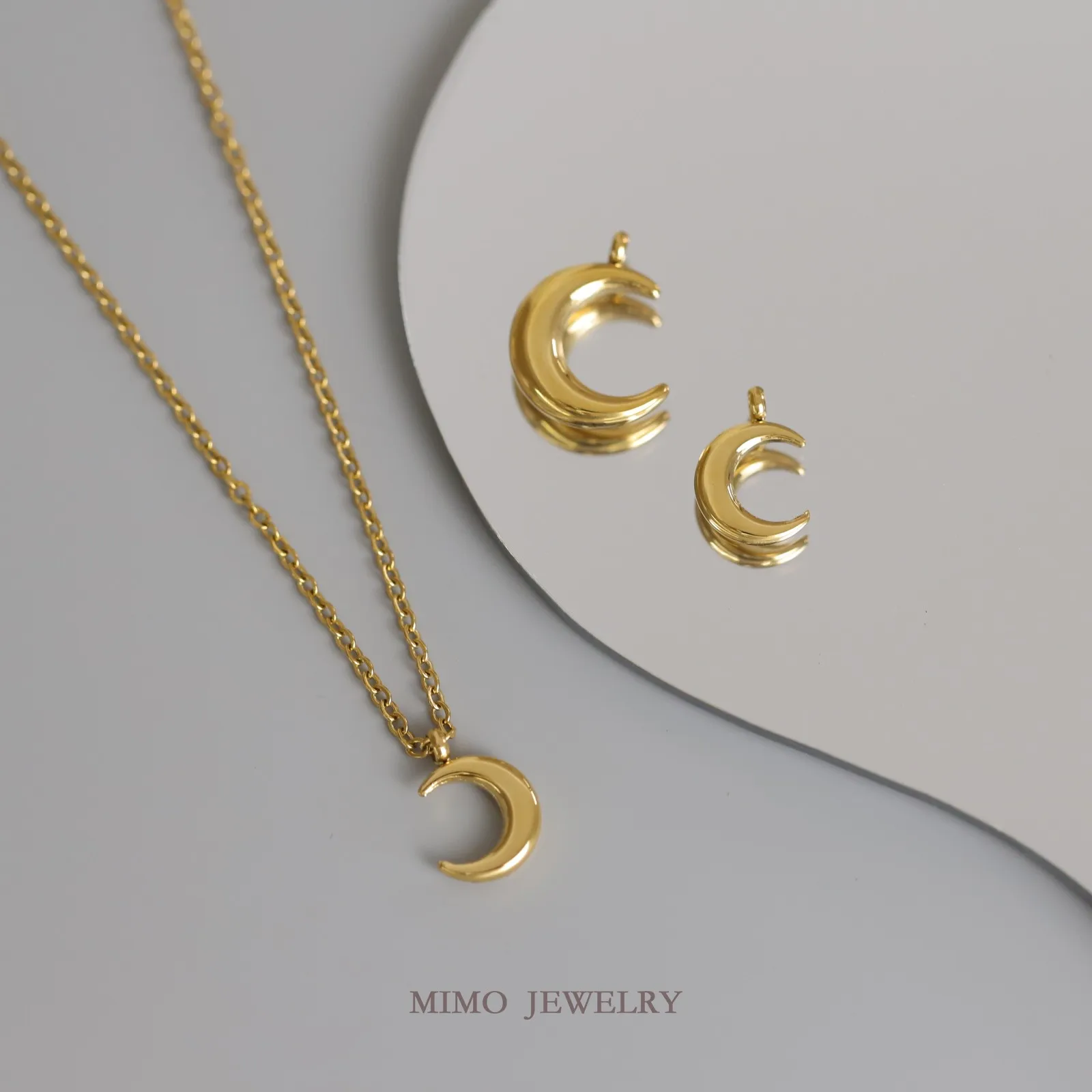 Простые и стильные глянцевые подвески в форме полумесяца, подвески, принадлежности для подвесок, сделай сам, ручные позолоченные аксессуары из нержавеющей стали
Простые и стильные глянцевые подвески в форме полумесяца, подвески, принадлежности для подвесок, сделай сам, ручные позолоченные аксессуары из нержавеющей стали