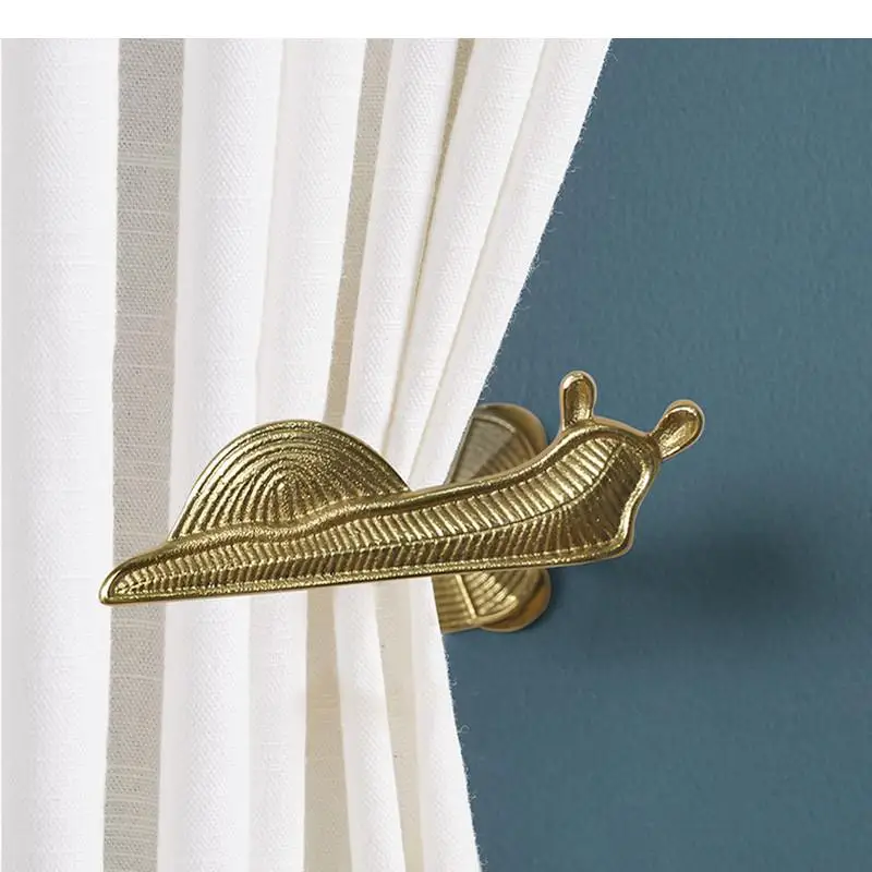 Декоративный крючок для занавесок из чистой меди, металлические змеи, настенный фиксированный стеллаж для хранения в гостиной, одежда Кепка крючки
Декоративный крючок для занавесок из чистой меди, металлические змеи, настенный фиксированный стеллаж для хранения в гостиной, одежда Кепка крючки