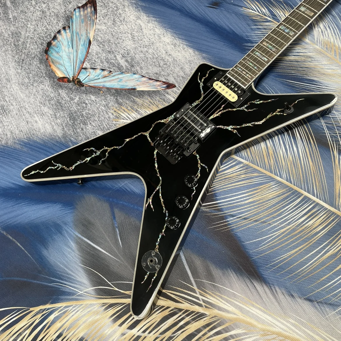 Black 6-string electric guitar with abalone square inlay rosewood fingerboard, black hardware guitars,stage performance guitarra
Black 6-string electric guitar with abalone square inlay rosewood fingerboard, black hardware guitars,stage performance guitarra