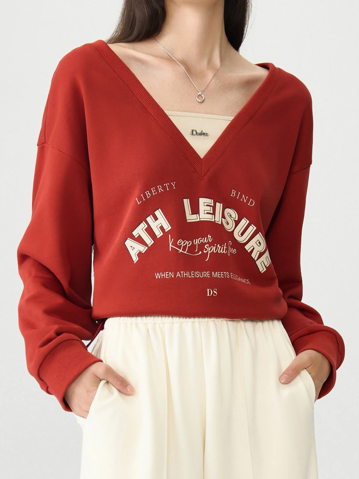 DUSHU Women V-Neck Sweatshirts Patchwork Design Female Casual Drop Sleeve Cotton Tops Loose Commuter Print Pullover 24DS83263
DUSHU Women V-Neck Sweatshirts Patchwork Design Female Casual Drop Sleeve Cotton Tops Loose Commuter Print Pullover 24DS83263