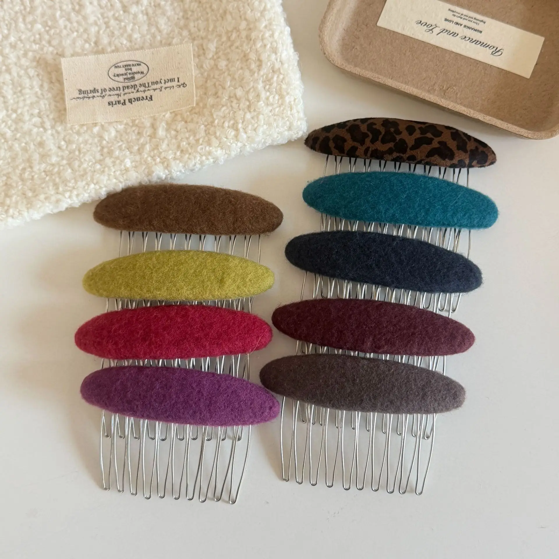 Ellipse Fabric Hair Comb French Style Simple Elegant Lightweight Side Hair Comb for Bangs Princess Bun Updo
Ellipse Fabric Hair Comb French Style Simple Elegant Lightweight Side Hair Comb for Bangs Princess Bun Updo