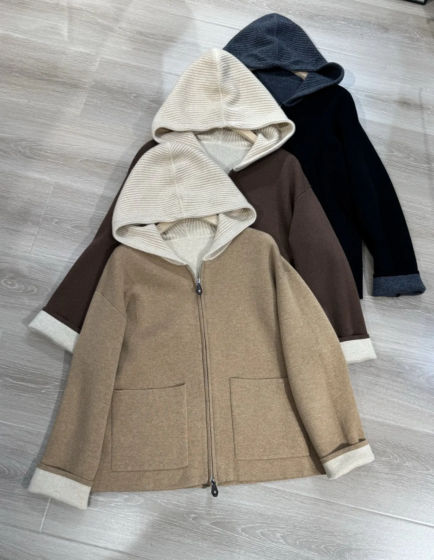 New High-Quality Hooded Jacket Contrast Color Zipper Cashmere Sweater Loose Casual Versatile Women
New High-Quality Hooded Jacket Contrast Color Zipper Cashmere Sweater Loose Casual Versatile Women