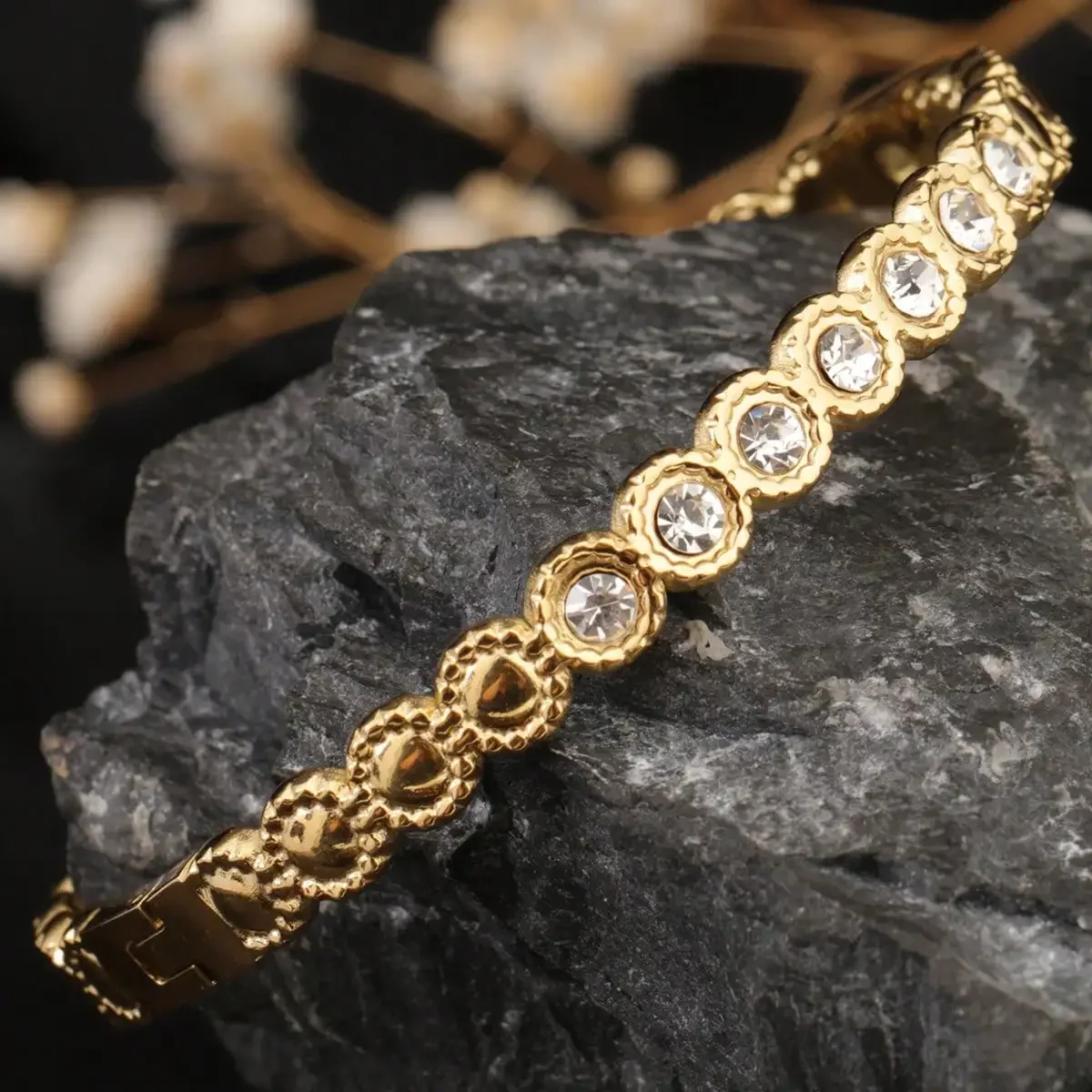 1pc 18K Goldtone Stainless Steel Geometric Zirconia Clasp Bracelet, Vintage Luxury Elegant Fashion Versatile, Suitable For Women
1pc 18K Goldtone Stainless Steel Geometric Zirconia Clasp Bracelet, Vintage Luxury Elegant Fashion Versatile, Suitable For Women