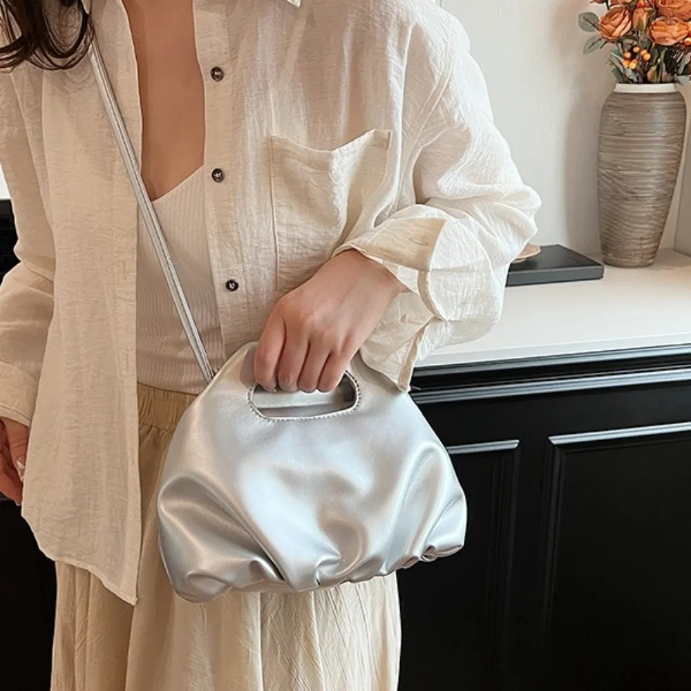 Simple PU Leather Pleated Handbag Korean Style Solid Color Cloud Pouch Bag Crossbody Waterproof Single Shoulder Bag Outdoor
Simple PU Leather Pleated Handbag Korean Style Solid Color Cloud Pouch Bag Crossbody Waterproof Single Shoulder Bag Outdoor