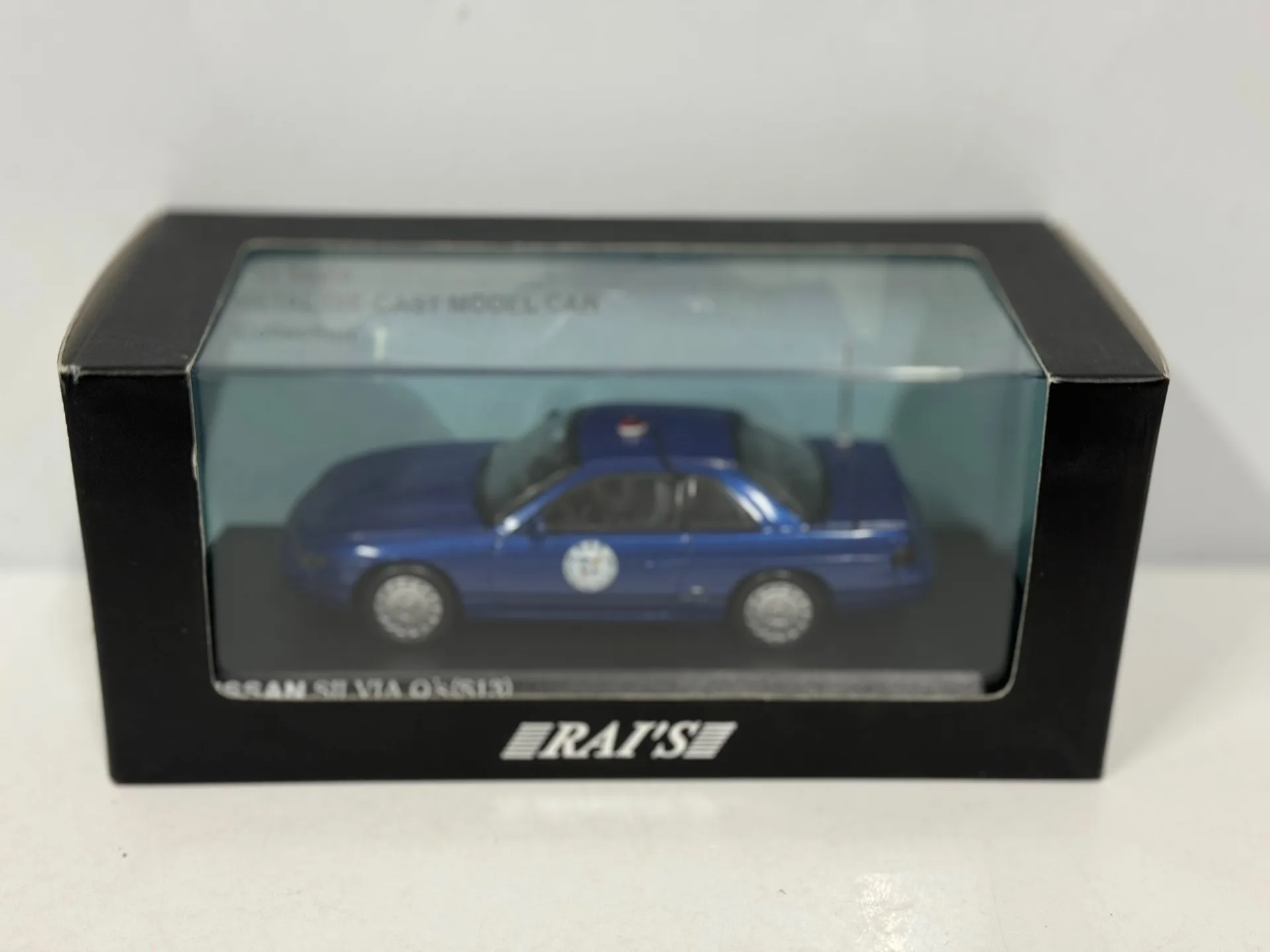 Литой под давлением Rai'S масштаб 1/43 Сильвия Q'S S13 Полицейская машина 1992 года Модель автомобиля с Riot Control Коллекционная игрушка в подарок Сувенирный дисплей Орнамент
Литой под давлением Rai'S масштаб 1/43 Сильвия Q'S S13 Полицейская машина 1992 года Модель автомобиля с Riot Control Коллекционная игрушка в подарок Сувенирный дисплей Орнамент