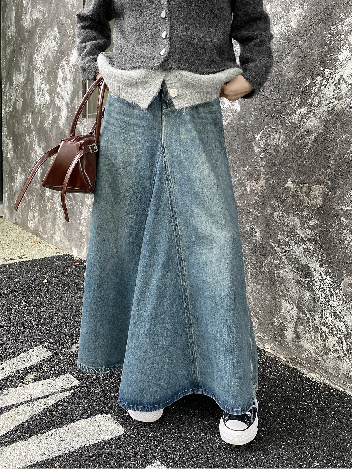 Модная джинсовая юбка А-силуэта FEELROOM с высокой талией, длиной в пол, скрывающая бедра, повседневная, из смесового хлопка, на молнии
Модная джинсовая юбка А-силуэта FEELROOM с высокой талией, длиной в пол, скрывающая бедра, повседневная, из смесового хлопка, на молнии