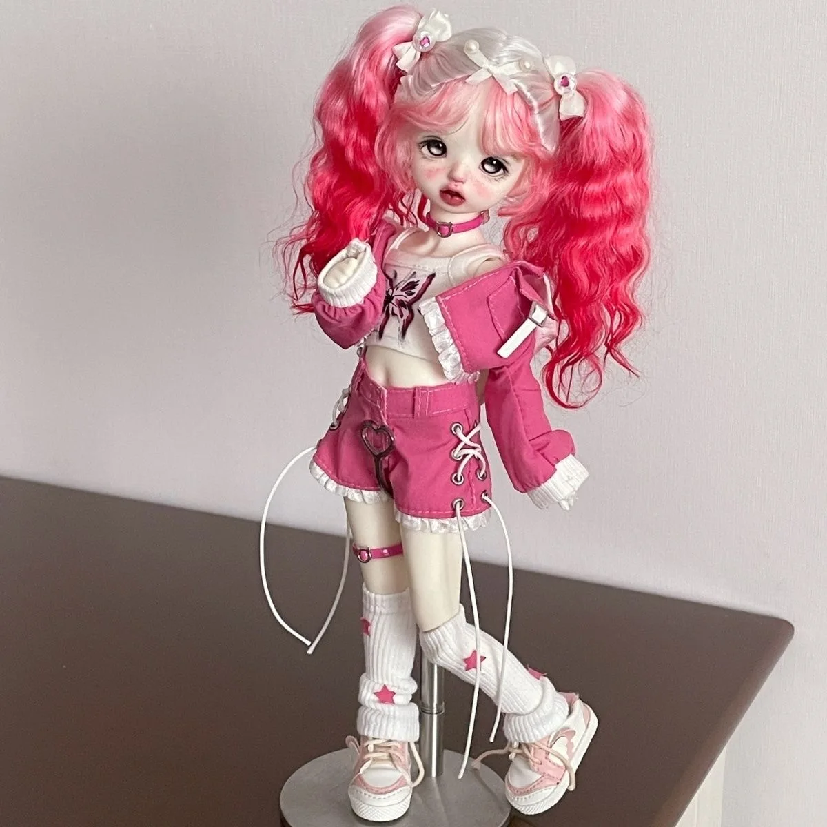 Одежда для куклы 1/4 1/6 BJD, комплект из топа, брюк и носков, бесплатная доставка
Одежда для куклы 1/4 1/6 BJD, комплект из топа, брюк и носков, бесплатная доставка