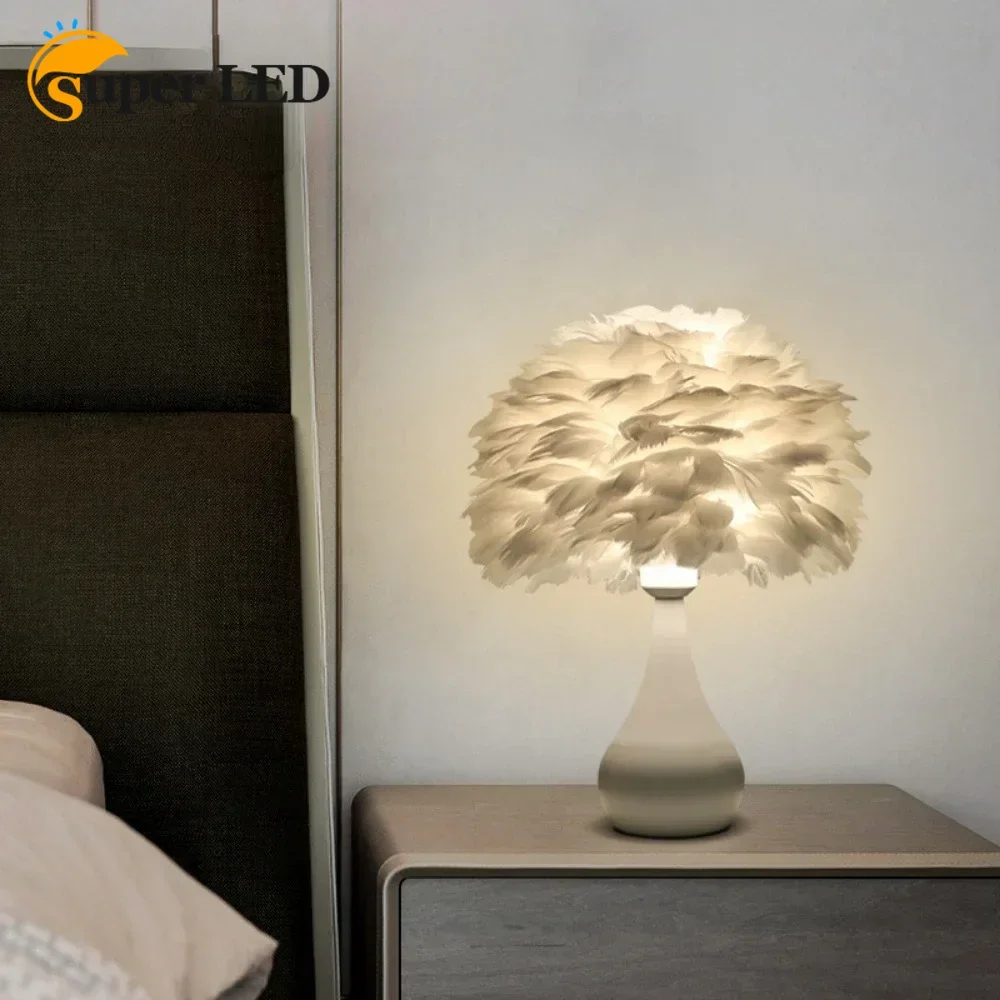 Table Feather Lamp for Wedding Bedroom Decoration LED Desk Lamp Girl Bedside Nightlight Modern Romantic Design
Table Feather Lamp for Wedding Bedroom Decoration LED Desk Lamp Girl Bedside Nightlight Modern Romantic Design