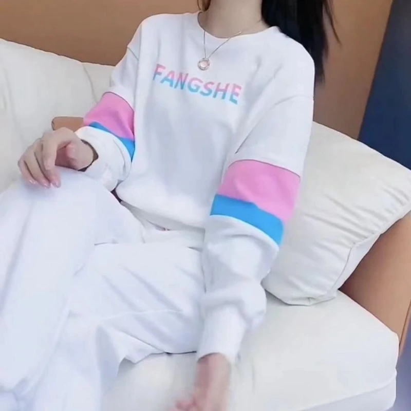 Leisure sports set for women in autumn 2025 new Korean version added velvet thickened loose fashionable two-piece set
Leisure sports set for women in autumn 2025 new Korean version added velvet thickened loose fashionable two-piece set