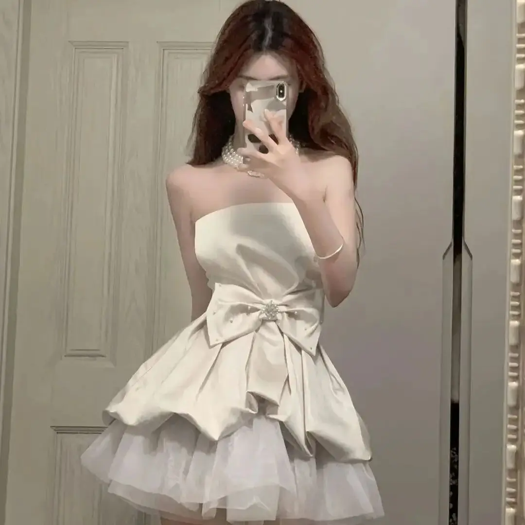 French Design One-Line Strapless Bow Waist-Hugging Dress Women 2025 Summer New Princess Style Short Skirt
French Design One-Line Strapless Bow Waist-Hugging Dress Women 2025 Summer New Princess Style Short Skirt