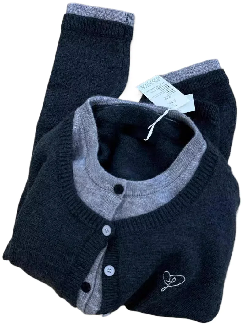 Two Knitted Sweater Women 2025 Spring Autumn New Dark Grey Premium Splicing Top Elegant Round Neck Long Sleeve 
Two Knitted Sweater Women 2025 Spring Autumn New Dark Grey Premium Splicing Top Elegant Round Neck Long Sleeve